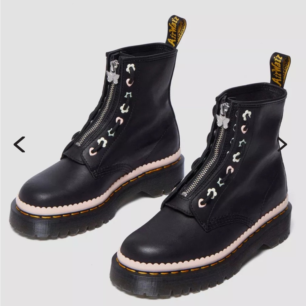 Dr. Martens boots NWOB - Picture 2 of 10